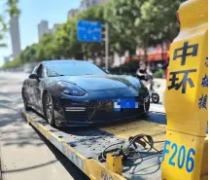 24小时道路救援，拖车，搭电，换胎补胎，换电瓶，脱困