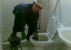专业疏通厕所马桶，洗手盆，地漏，厨房排污管，化粪池