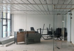 办公室玻璃隔断维修安装 全城服务定做基础建筑材料提供玻璃